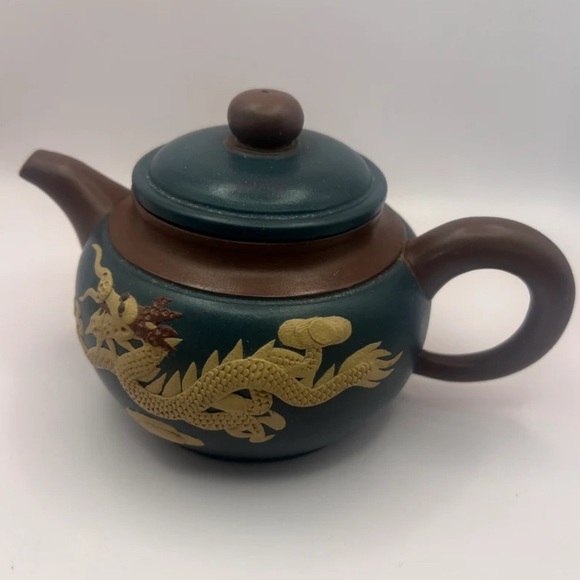 Vintage Yixing Zisha Clay Teapot – Handcrafted Chinese Purple Sand Pot - Picture 3 of 10